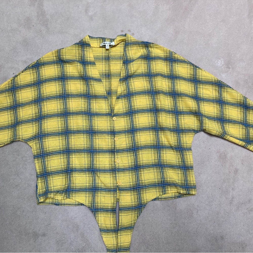 👚 CROPPED YELLOW PLAID SHIRT.
